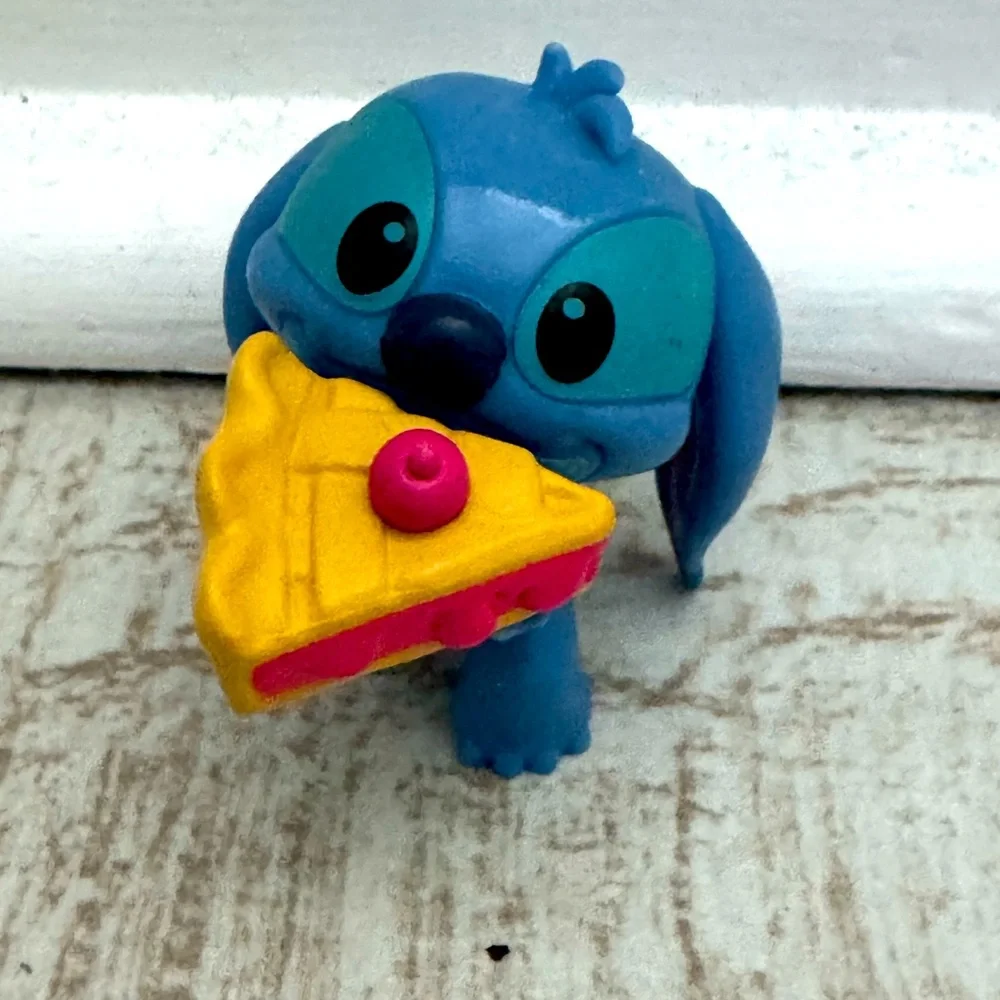 Disney Just Play Stitch Feed‎ Me Series 3 Mini Figure- Stitch with Cherry Pie